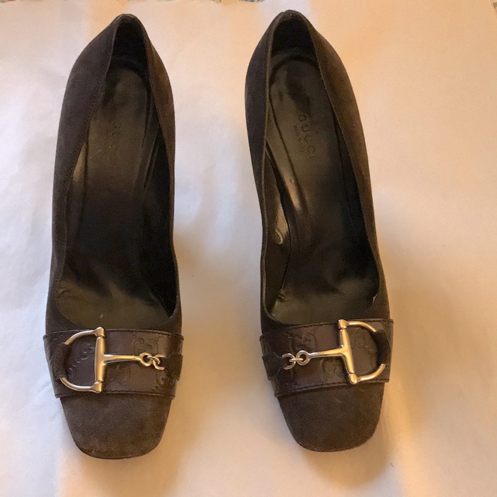 Gucci Pumps Chocolate Brown w/Silver Horse Bit Excellent Condition Size 10